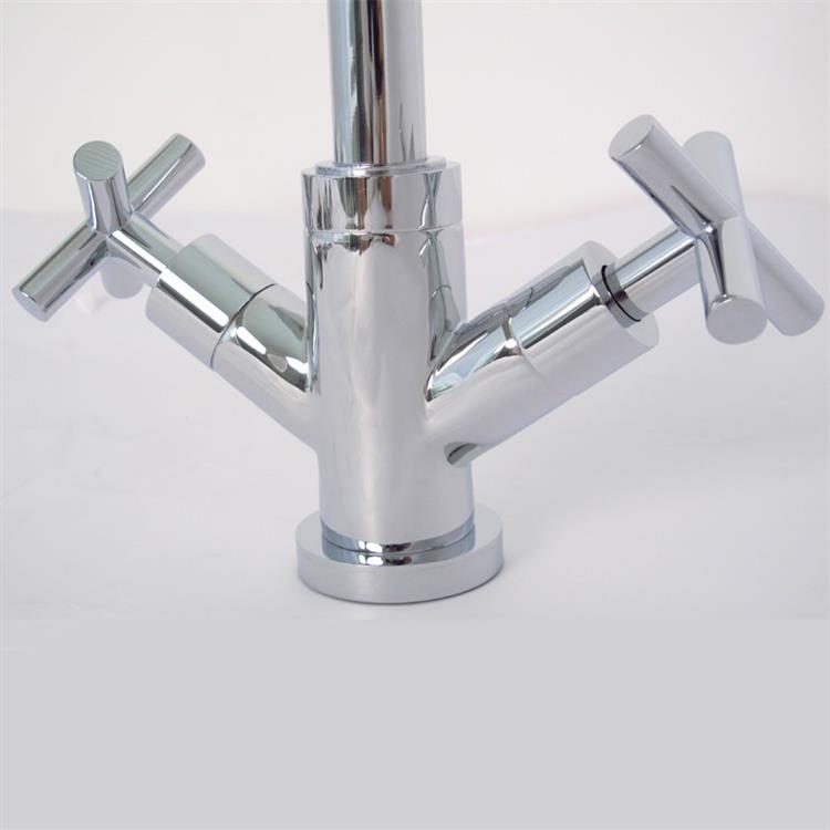 chrome kitchen water tap