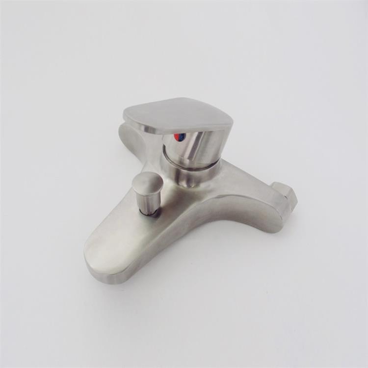 wall mounted bath faucet