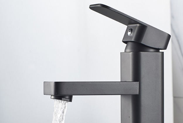 The pros & cons of single lever & double lever handle faucet